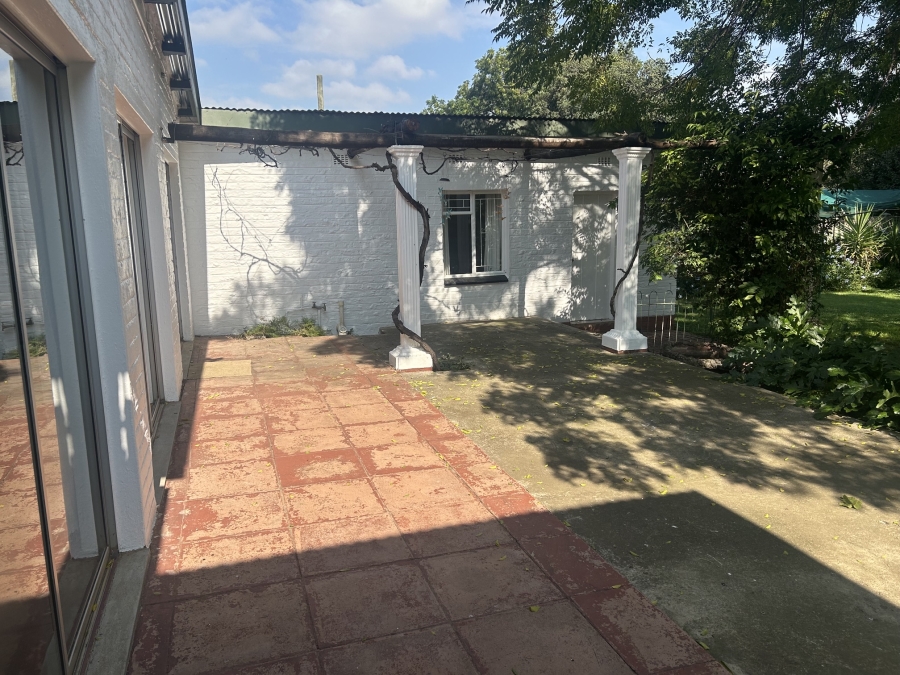 5 Bedroom Property for Sale in Viljoenskroon Free State